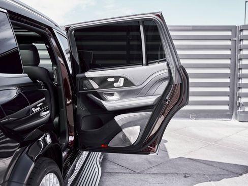 Used 2024 Mercedes-Benz Maybach GLS 600 Maybach GLS 600 image 28