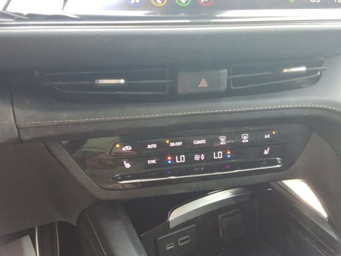 Used 2023 Buick Envision Essence w/ Sport Touring Package FWD image 17
