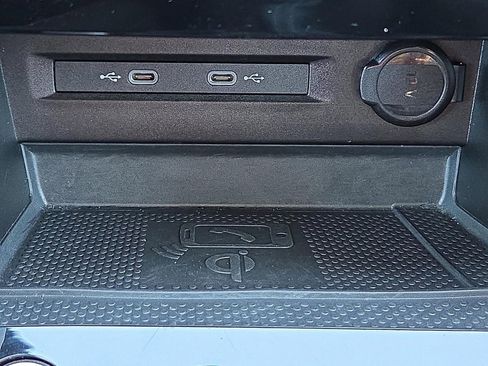 Used 2024 Volkswagen Taos SE image 18