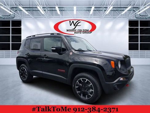 Used 2023 Jeep Renegade Trailhawk w/ Trailer Tow Group AWD/4WD image 1