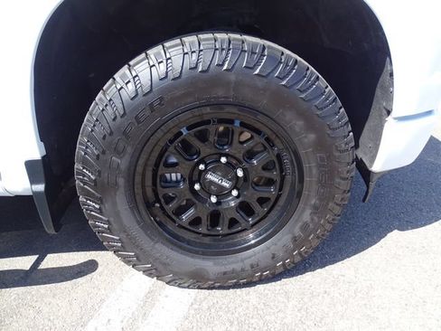 Used 2024 Chevrolet Silverado 1500 RST AWD/4WD image 7