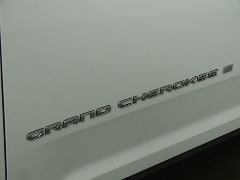 New 2025 Jeep Grand Cherokee Laredo image 34