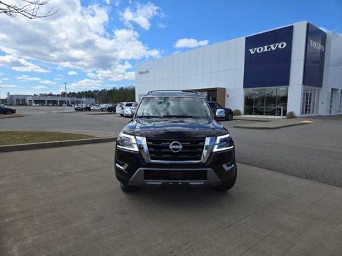 Used 2023 Nissan Armada Platinum w/ Captain's Chairs Package image 3