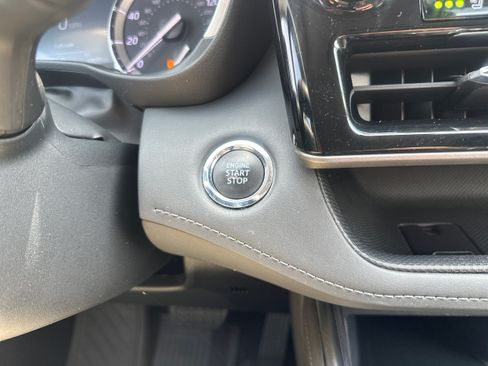 Used 2022 Toyota Highlander Limited AWD/4WD image 34