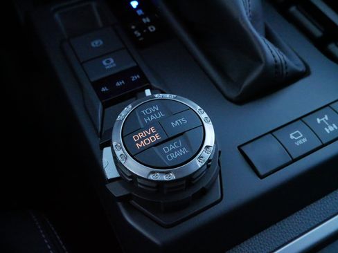 Certified 2025 Toyota 4Runner TRD Off-Road Premium image 27