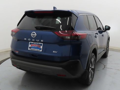 Used 2021 Nissan Rogue SV image 3