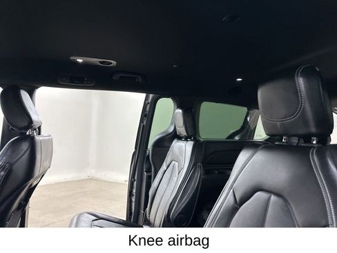 Used 2025 Chrysler Pacifica Select FWD image 29