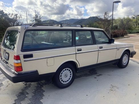 Used 1987 Volvo 240 DL image 12