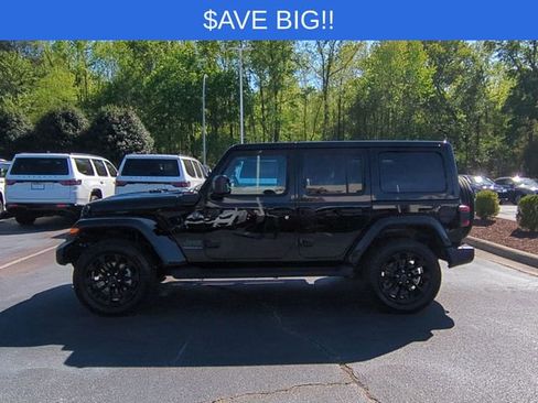 Used 2025 Jeep Wrangler Unlimited Sahara image 2