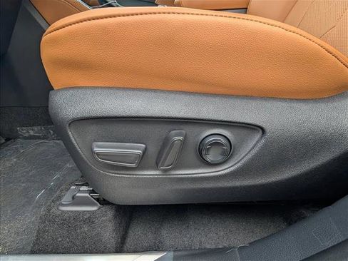 New 2025 Toyota Highlander Platinum image 18