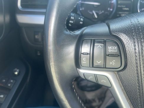 Used 2017 Toyota Highlander XLE image 17