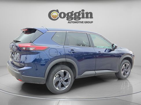 Used 2024 Nissan Rogue SV image 5