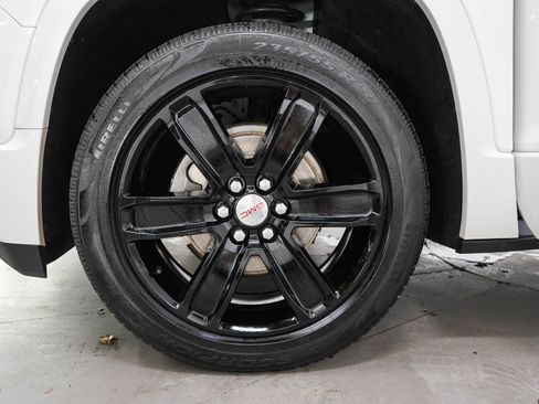 Used 2019 GMC Acadia Denali AWD/4WD image 32