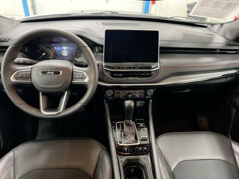Used 2025 Jeep Compass Trailhawk AWD/4WD image 10