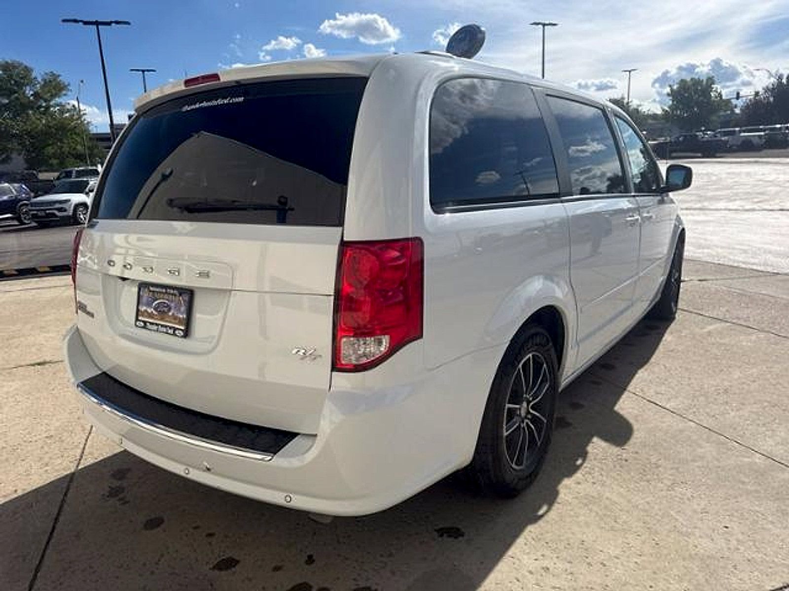 Used 2015 Dodge Grand Caravan R/T w/ Safety Sphere Group FWD image 5