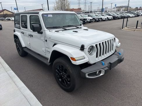 Used 2023 Jeep Wrangler Unlimited Sahara w/ Cold Weather Group image 3