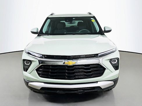 Used 2025 Chevrolet TrailBlazer LT image 2