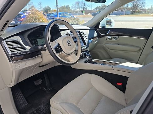 Used 2019 Volvo XC90 T6 Momentum w/ Protection Package Premier image 13