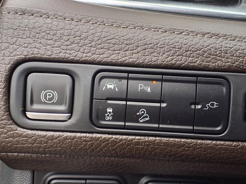 Used 2021 GMC Yukon XL Denali AWD/4WD image 10
