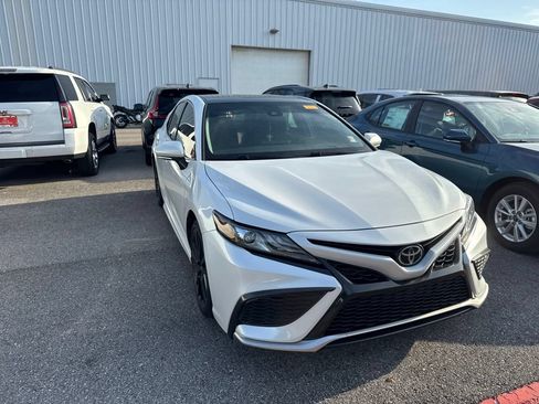 Used 2021 Toyota Camry XSE FWD image 3