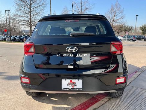 Used 2025 Hyundai Venue SEL image 7