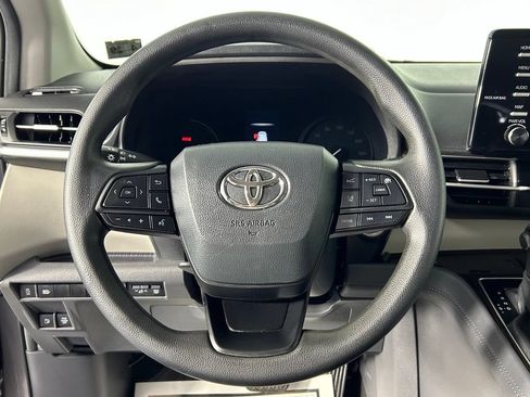 Used 2024 Toyota Sienna LE w/ LE Plus Package AWD/4WD image 24