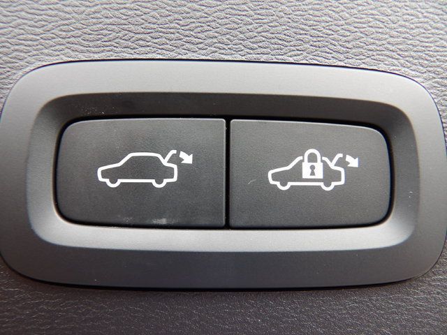 Certified 2024 Volvo XC40 B5 Plus w/ Climate Package AWD/4WD image 27