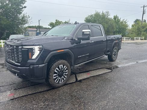 Used 2025 GMC Sierra 2500 Denali Ultimate w/ Max Trailering Package AWD/4WD image 2