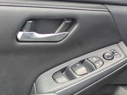 Used 2025 Nissan Sentra SV image 13