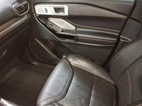 Certified 2023 Ford Explorer Platinum w/ Technology Package AWD/4WD image 23
