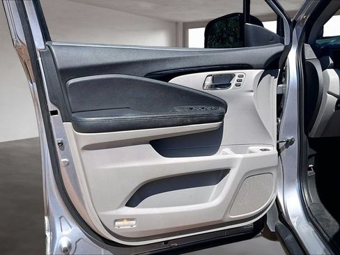 Used 2017 Honda Pilot Elite image 17