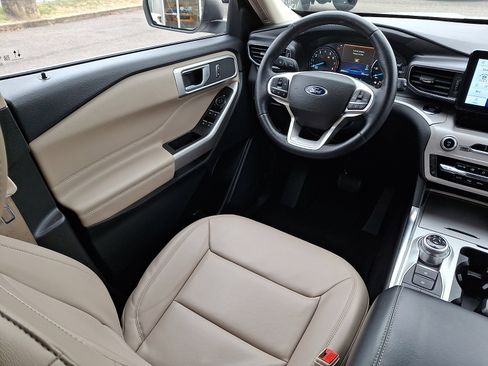 Certified 2023 Ford Explorer XLT w/ Equipment Group 202A image 14