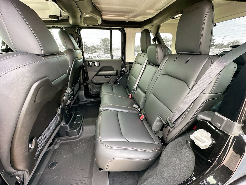 New 2026 Jeep Wrangler Unlimited Sahara AWD/4WD image 30