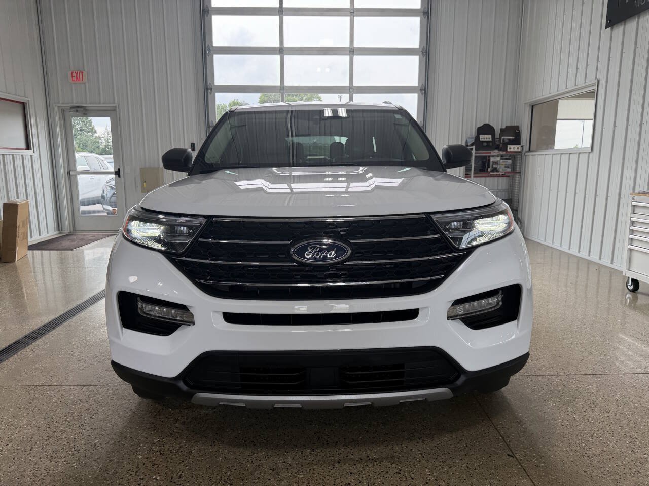 Used 2024 Ford Explorer XLT w/ Equipment Group 202A AWD/4WD image 8