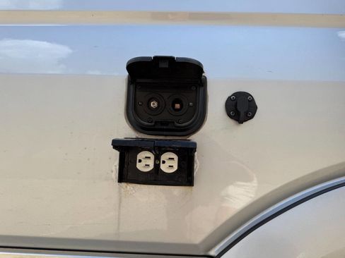 Used 2018 Mercedes-Benz Sprinter 3500 image 45