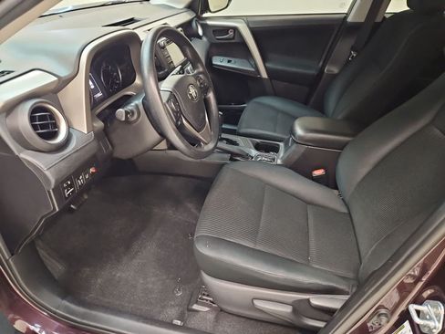 Used 2018 Toyota RAV4 LE FWD image 15