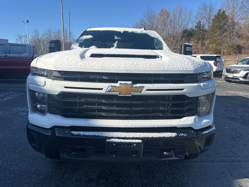 Used 2025 Chevrolet Silverado 2500 Custom w/ Custom Value Package image 2