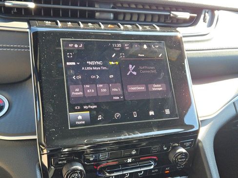 New 2025 Jeep Grand Cherokee Altitude image 30