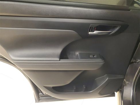 Certified 2023 Toyota Highlander XLE image 15