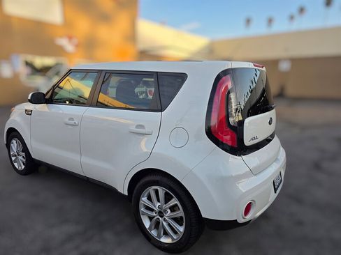 Used 2018 Kia Soul + image 7