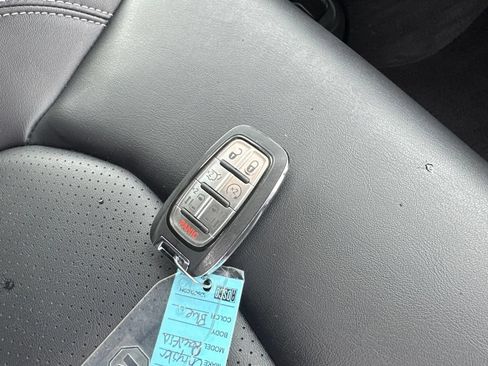 Used 2025 Chrysler Pacifica Select FWD image 38
