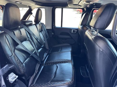 Used 2023 Jeep Wrangler Unlimited Sahara AWD/4WD image 16