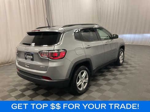 Used 2023 Jeep Compass Latitude w/ Convenience Group AWD/4WD image 3