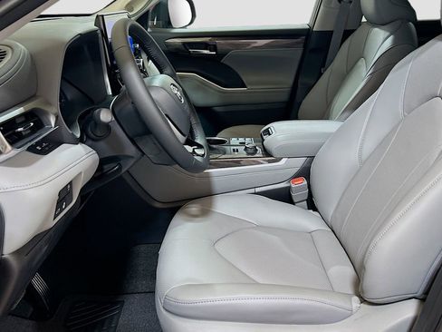 New 2026 Toyota Highlander Limited AWD/4WD image 21