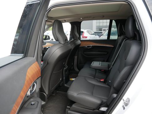 Used 2025 Volvo XC90 T8 Plus w/ Protection Package Premier AWD/4WD image 10