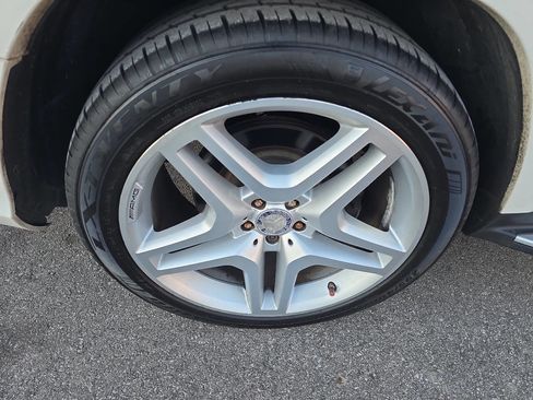 Used 2014 Mercedes-Benz GL 550 4MATIC image 19