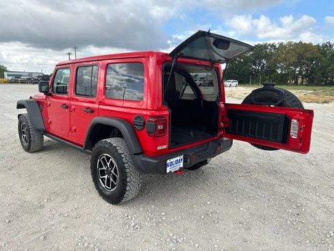 Used 2025 Jeep Wrangler Unlimited Rubicon AWD/4WD image 4