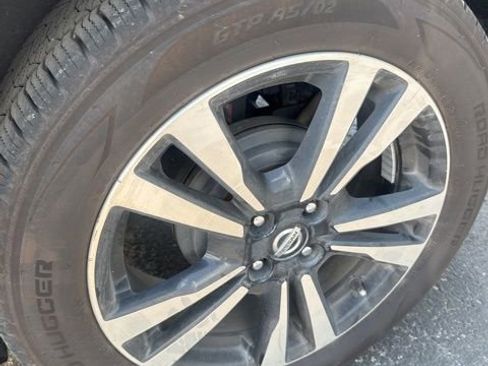 Used 2019 Nissan Kicks SR w/ SR Premium Package image 11