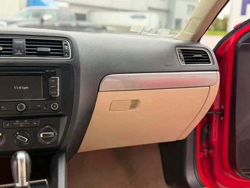 Used 2015 Volkswagen Jetta SE FWD image 29