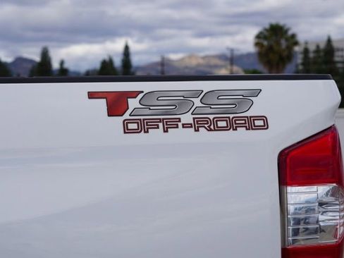 Used 2021 Toyota Tundra SR5 w/ SR5 Upgrade Package AWD/4WD image 14